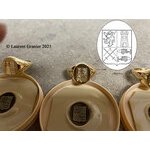 2021 Four signet rings for a family, two for women and two (...)